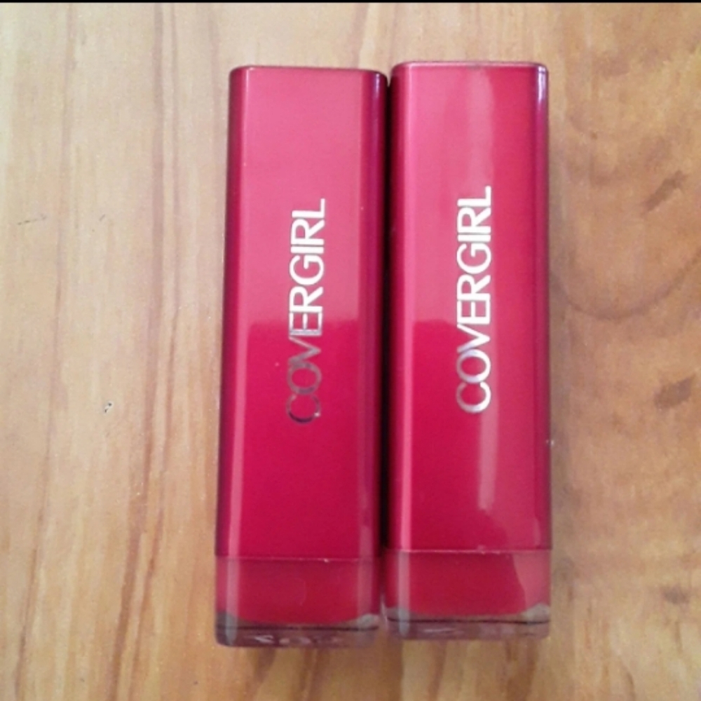 NEW COVERGIRL COLORLICIOUS LIPSTICK